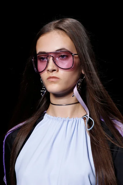 Look 70